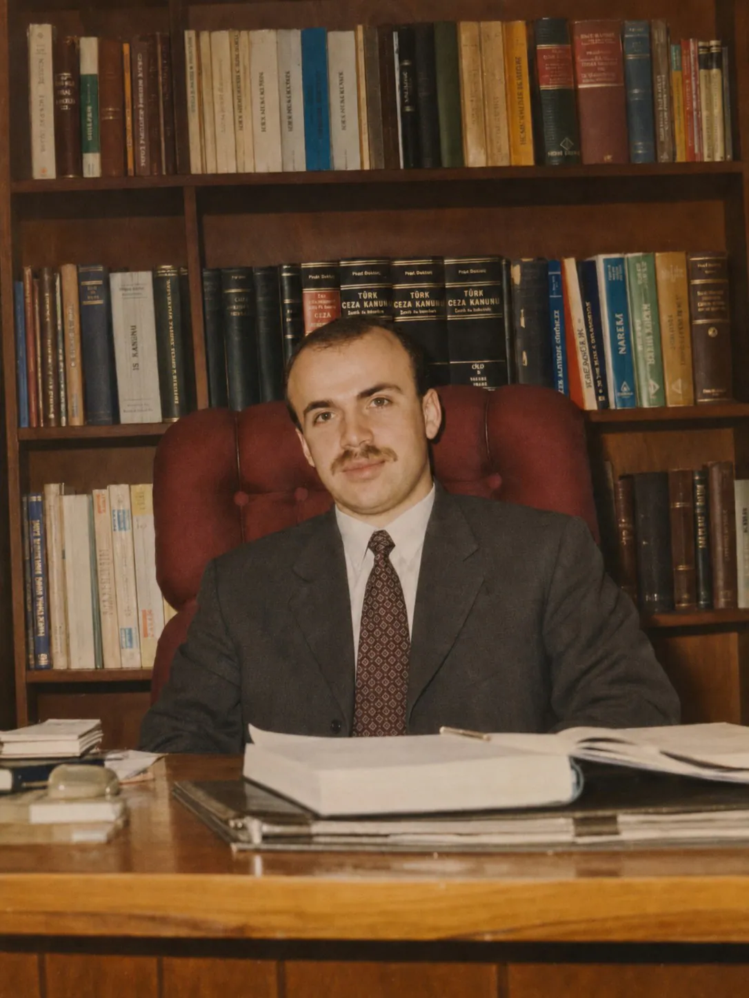 Yavuz Selim Terzioğlu à son premier cabinet, Istanbul.